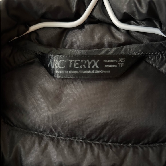 Arc'teryx Women's Black Cerium Puffer Jacket - Picture 3 of 6